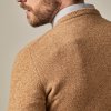 Brązowy wełniany sweter męski stylizacje