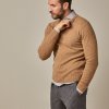 Brązowy wełniany sweter męski zdjęcia
