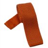 Pomarańczowy krawat knit Hemley w białe kropeczki