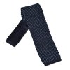Granatowy krawat knit Hemley w błękitne kropeczki