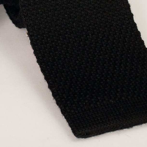 czarny wełniany knit