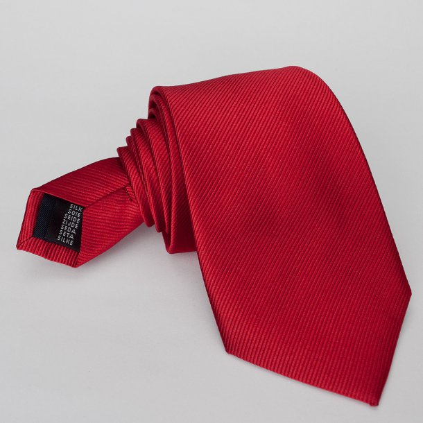 Czerwony krawat jedwabny, skośny splot