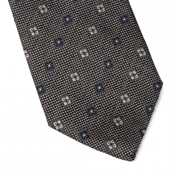 szary krawat w kwiaty