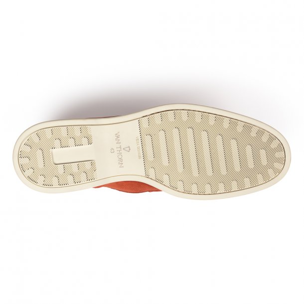 gumowa podeszwa buta van thorn loafers w kolorze kremowym z widocznym logo i rozmiarem