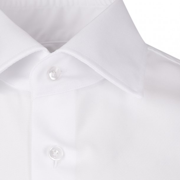 biała koszula z mankietem na guziki 5